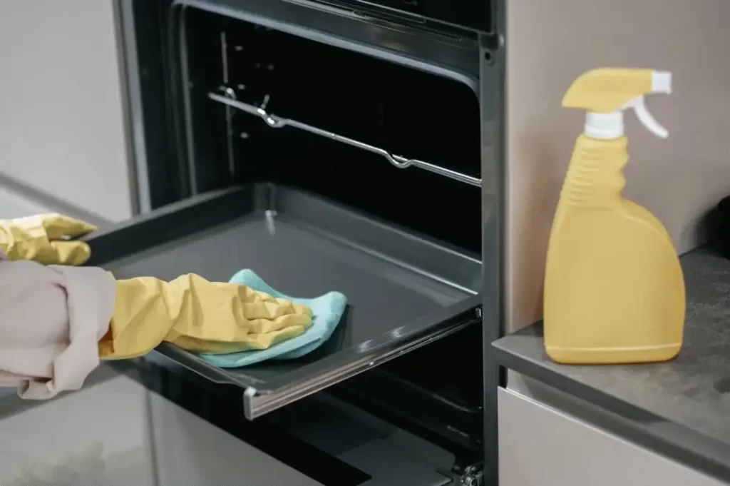 clean microwave oven with vinegar 